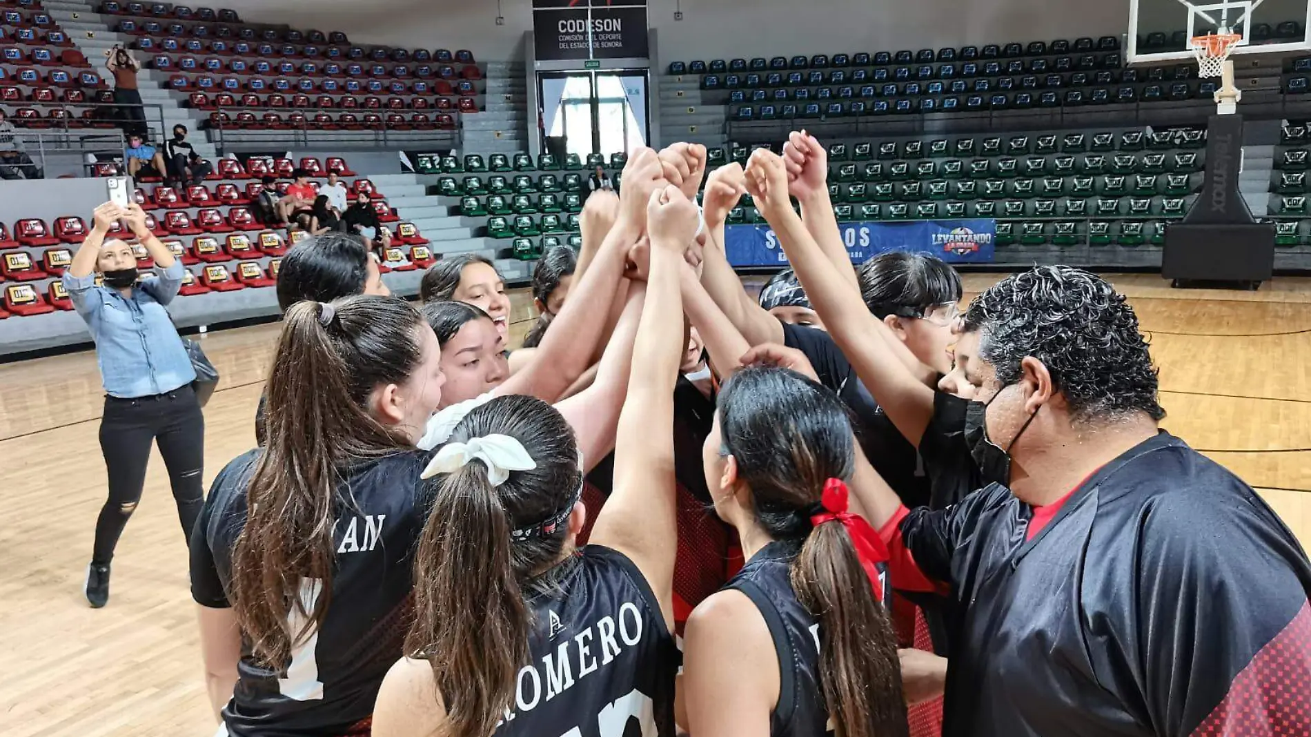 Agua Prieta campeón 2006-07 femenil de Estatal de Basquetbol                (Cortesía Codeson)